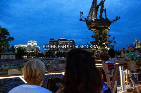 Круиз по ночной Москве реке с зажигательной дискотекой от Большого Устьинского моста