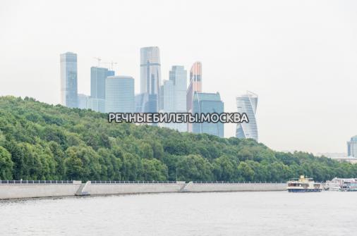 Прогулка по Москве-реке на панорамном теплоходе 