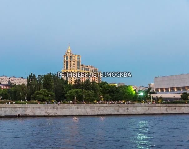Прогулка по Москве-реке на речном трамвайчике "Стихи на воде"