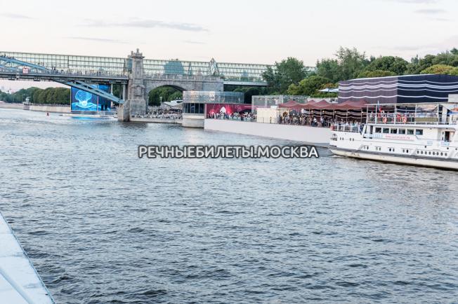 Речной круиз от Москва Сити по центру Столицы с ужином или обедом