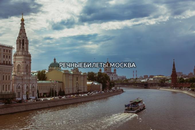 Экскурсия на комфортабельном теплоходе с живой музыкой "Рок-н-ролл над Москвой"