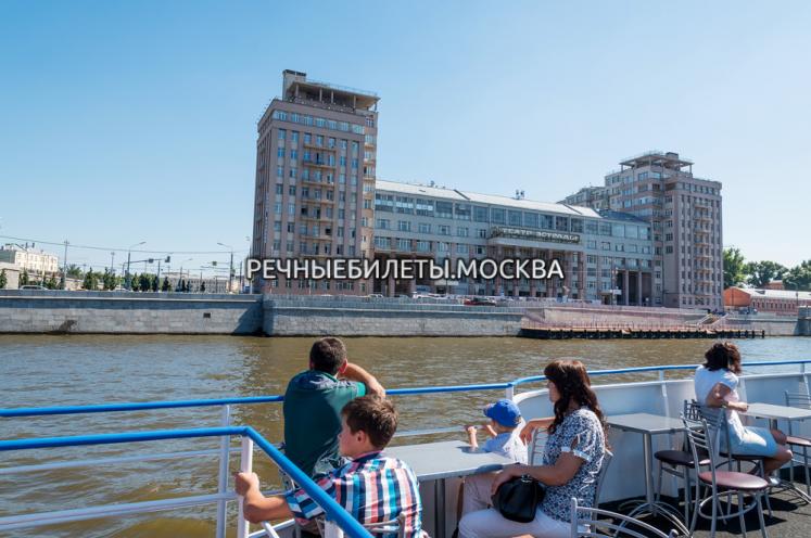 Билет на безлимитное посещение Центрального прогулочного маршрута Москвы с отправлением каждые 30 минут от причала "Большой Устьинский мост"