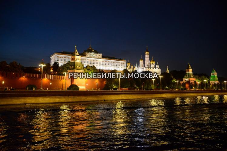 Вечерняя прогулка по Москве-реке с просмотром фейерверка ко Дню Победы