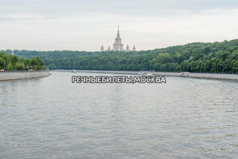 Прогулка по Москве-реке на панорамном теплоходе 