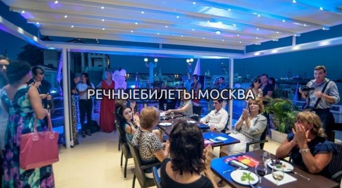 Trip in the Moscow’s city center on the yacht “Palma de Sochi” with different sets from the chef