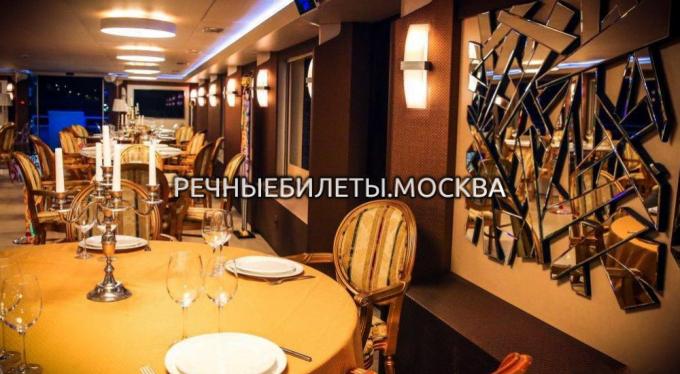 Trip in the Moscow’s city center on the yacht “Palma de Sochi” with different sets from the chef