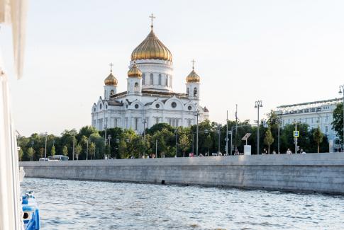 Обзорная прогулка по центру Москвы на теплоходе от Храма Христа Спасителя
