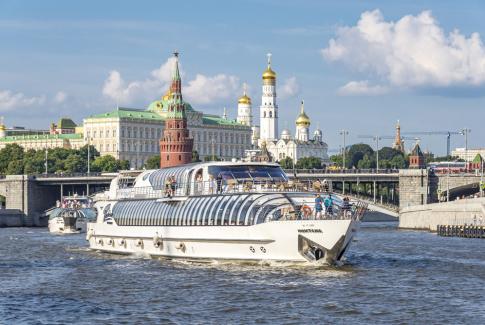 Речная прогулка по Москве на яхте Рэдиссон Роял-класс (гостиница Украина)